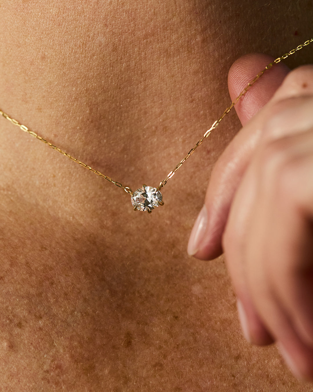 Oval Diamond Pendant/Halsband