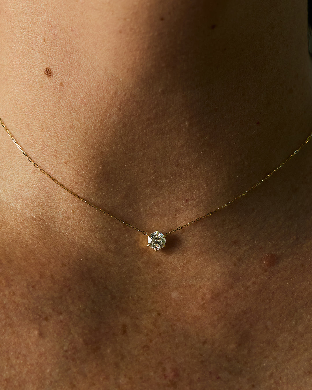 Round Diamond Pendant/Halsband